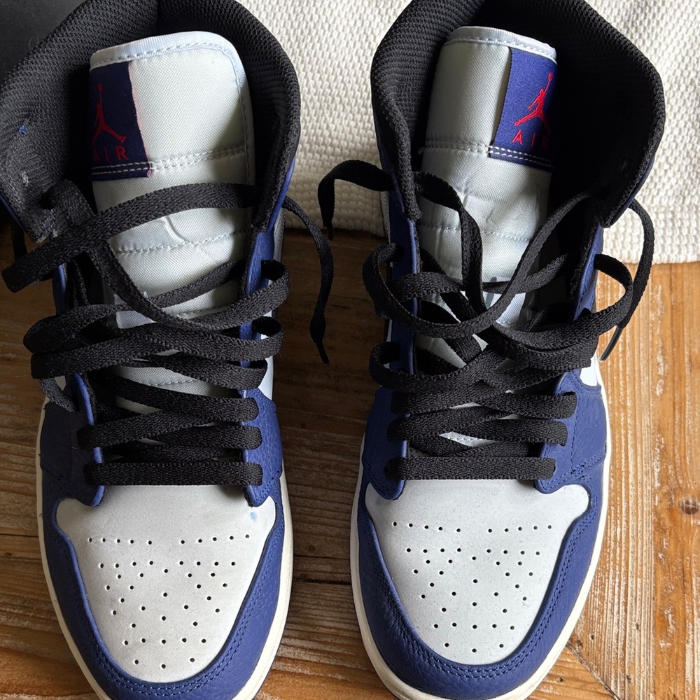 Jordan Air 1 Mid SE in Deep Royal and Black
